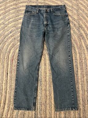 Wrangler Straight-Leg Jeans in Faded Blue Wash/hole below left pocket